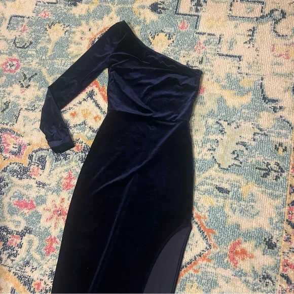 Windsor Navy Blue Velvet One-Sleeve Formal Dress - Size Small - Picture 4 of 9